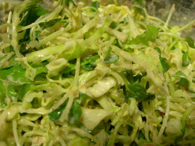 キャベツと貝割れ大根の白ごまサラダの画像
