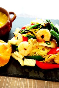 シーフードと彩り野菜のペペロンチーノ
