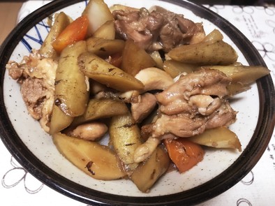 圧力鍋で鶏肉と根菜の煮物の写真