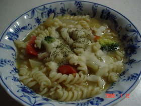 余ったシチューで!クリームシチューパスタ