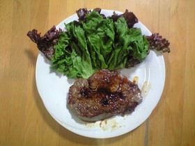 焼き方にコツ~フライパンで牛肉ステーキ