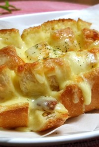 チーズとガーリックバターの切り込みパン