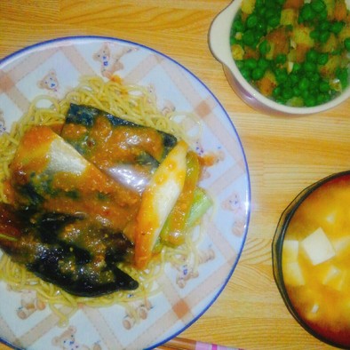 鯖味噌胡麻油和え麺の写真