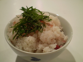 ほんのりピンク★梅干炊き込みご飯
