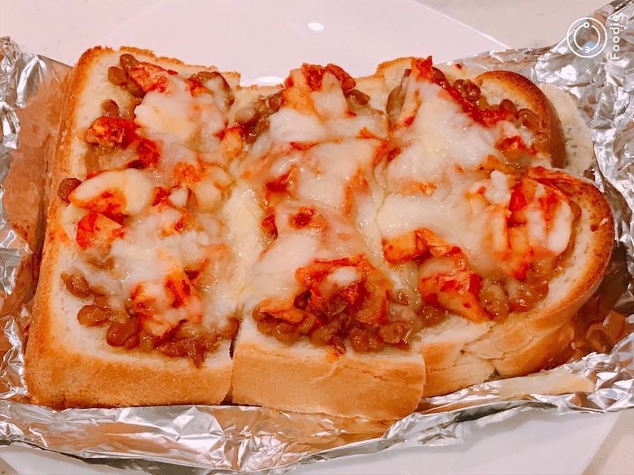 キムチ・納豆・チーズのピザ風トースト！の画像
