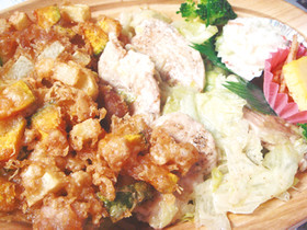 鶏焼しゃぶサラダと豚・野菜のかき揚