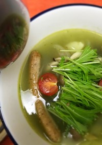 ジェノベーゼソースで、緑のスープ