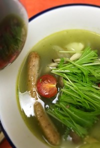ジェノベーゼソースで、緑のスープ