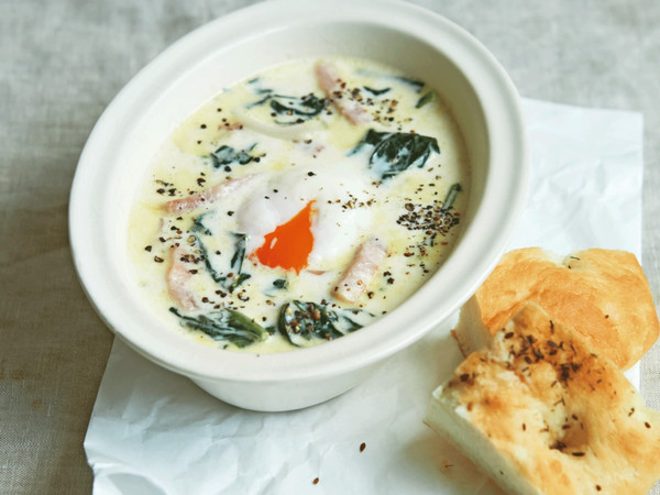 ほうれん草とチーズのカルボナーラ仕立てスープ