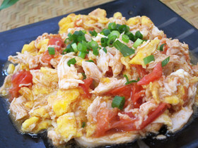 トマトと卵の炒め物(サラダチキン入り)