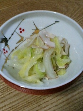 白菜とイカの燻製の一品☆