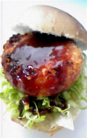 ☆鱈コロ☆をサンドしたバーガー