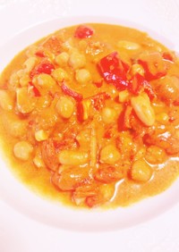豆とトマト缶のタイイエローカレースープ