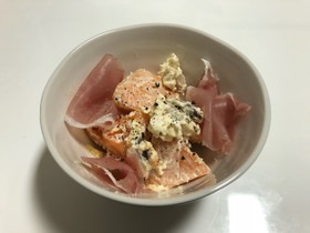簡単女子モテ!柿とクリームチーズのサラダ