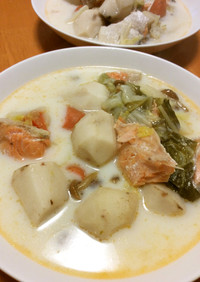 圧力鍋で鮭と里芋の昆布出汁ホワイトスープ
