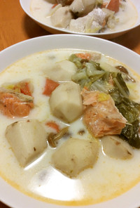 圧力鍋で鮭と里芋の昆布出汁ホワイトスープ