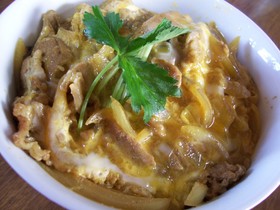 簡単ッ☆親子丼風の豚丼♪ ~カレー風味~