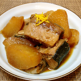 旨味たっぷり♪あらで作るブリ大根☆
