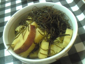 さつまいもと刻み昆布の煮物