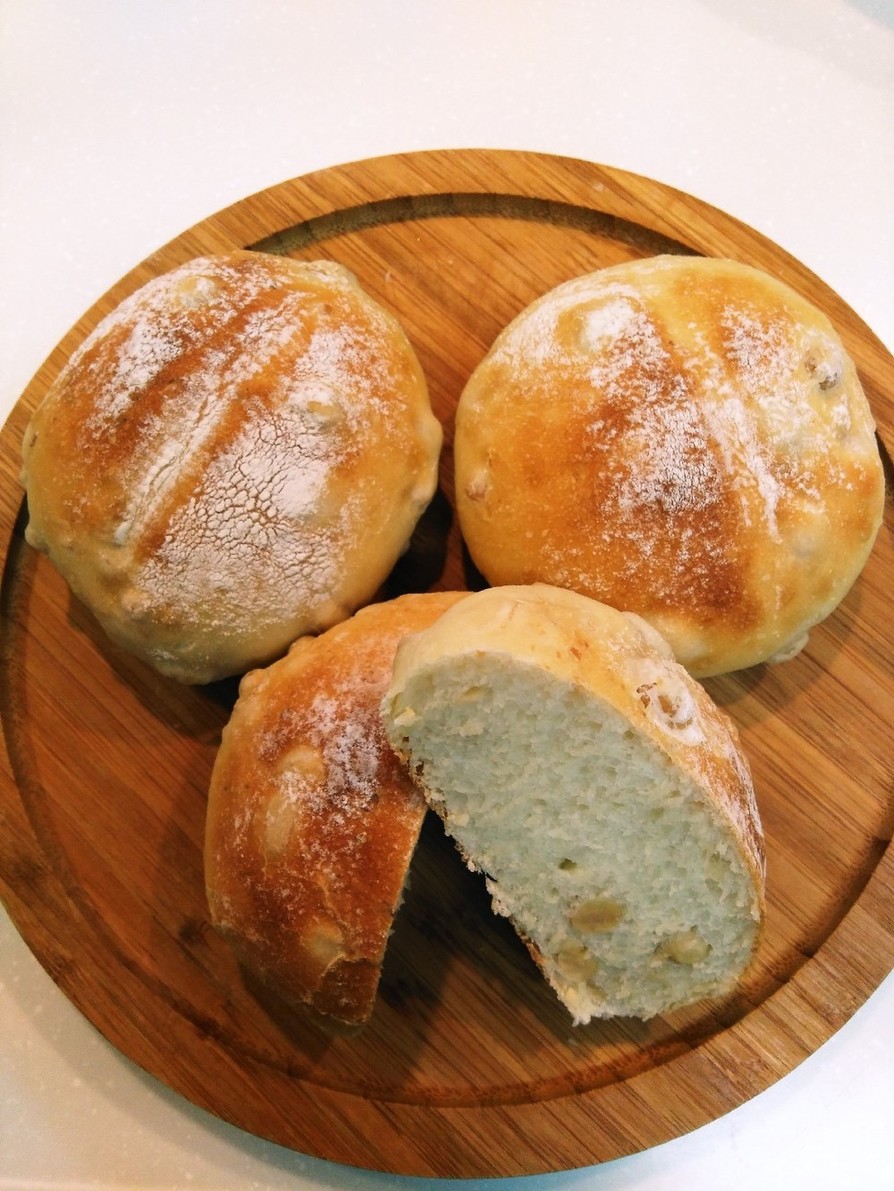 ソイブレッド…蒸し大豆入りのパンの画像