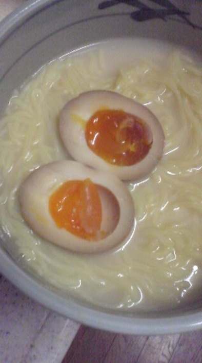 めっちゃんこおいしい！簡単！半熟煮卵の写真