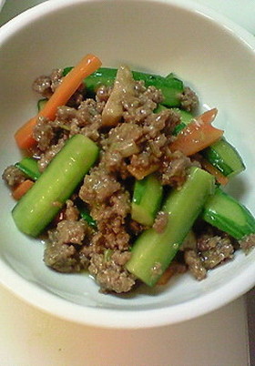 きゅうりと牛挽肉の炒め物