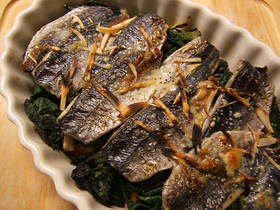 ほうれん草の胡麻和えと南瓜と鯵のグラタン
