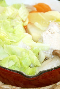 スキレット鍋で鶏のむね肉と野菜の蒸し煮