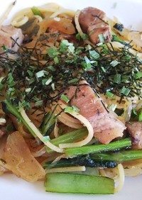 厚切り肉と小松菜のパスタ