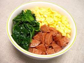 魚肉ソーセージで三色丼