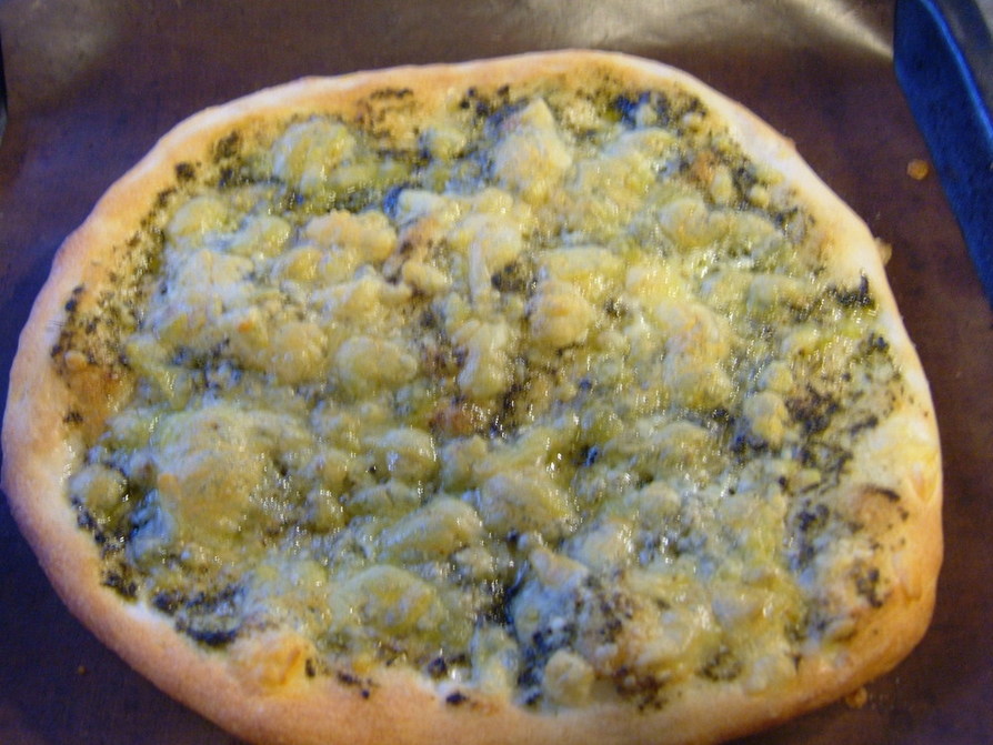 バジルのピザの画像