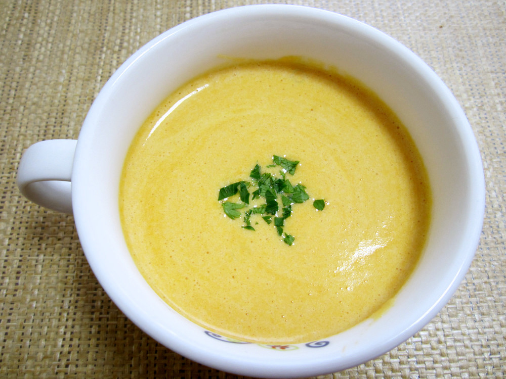 バターナッツかぼちゃのスープ、チリとクレームフレーシュ入り レシピ