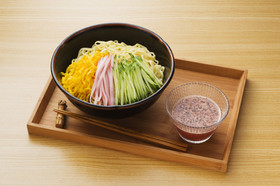 ごちそうざるラーメン ごまだれ赤しそ風味