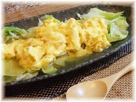 レタスとたまごのコンソメあんかけ