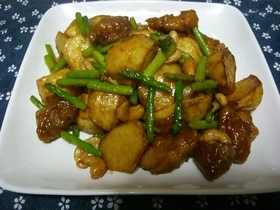鶏肉とジャガイモの揚げ煮