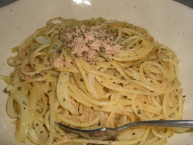 ツナのマヨパスタ。