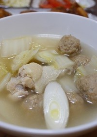 鶏団子と手羽元の白菜スープ