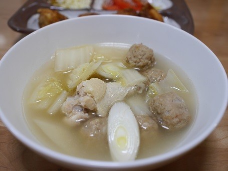 鶏団子と手羽元の白菜スープの画像