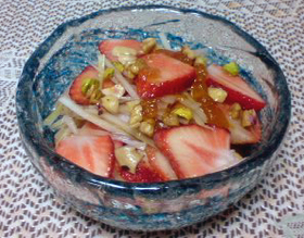 いちごとセロリのしゃきしゃき甘酢サラダ