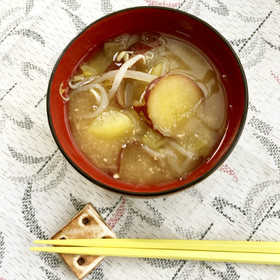 さつまいも&もやしの味噌汁
