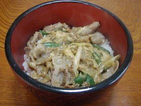 ボリューム満点☆豚味噌丼