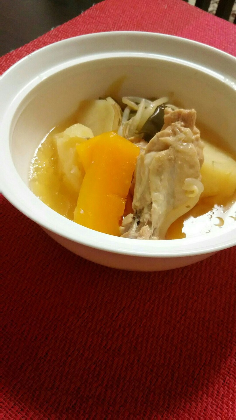 圧力鍋で。白だしで鶏手羽元と野菜スープ。の画像