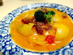 トマト缶+生クリームで【ビーフシチュー】