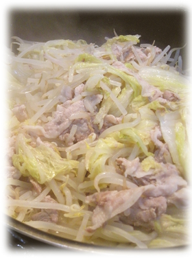 白菜ともやしと豚肉の蒸し煮