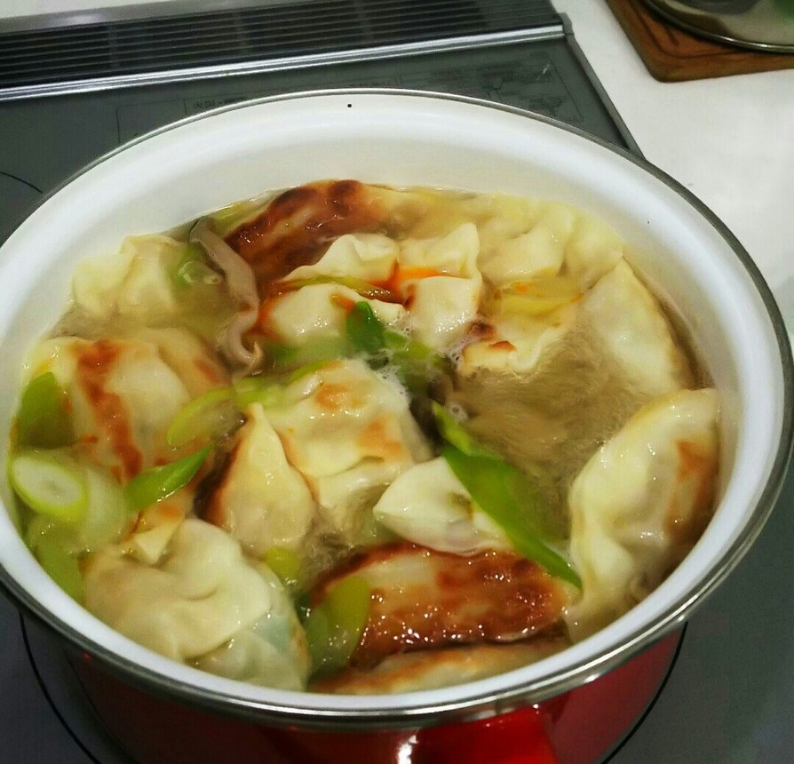 ピリ辛焼き餃子スープの画像