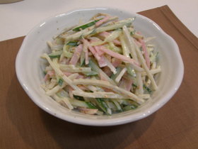 ごぼうとハムときゅうりのサラダ