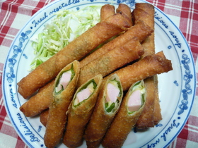お魚ソーセージのスティック春巻き