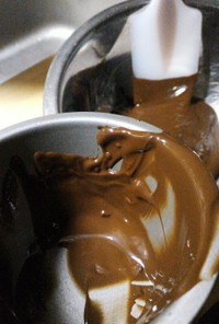 ヨーグルティアでチョコレートを溶かす