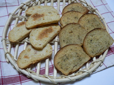 残ったパンで簡単ラスク☆の写真