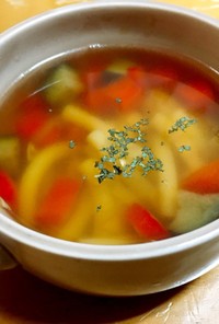 カラフル野菜のコンソメスープ
